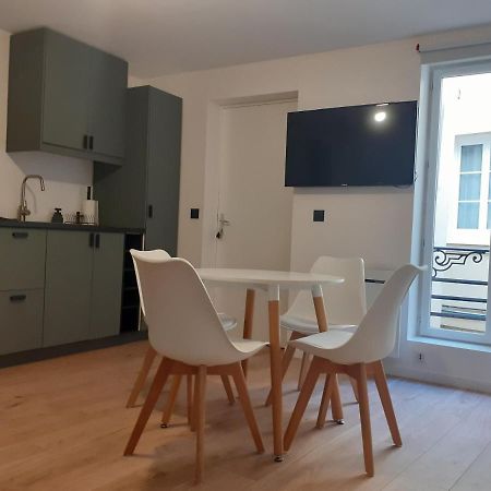 Saint-Germain-En-Laye: Grand Studio En Centre Ville A 2 Minutes Du Rer Ngoại thất bức ảnh