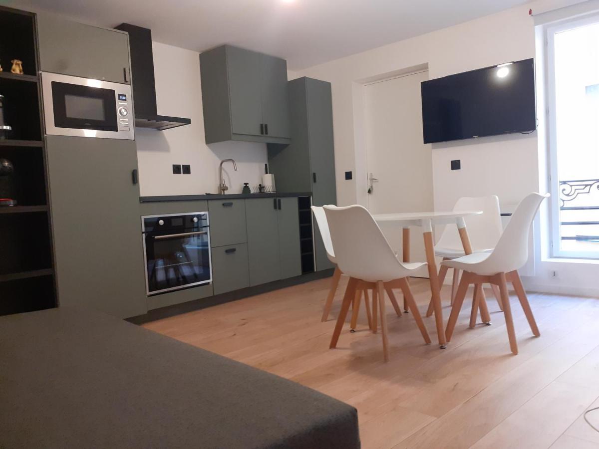 Saint-Germain-En-Laye: Grand Studio En Centre Ville A 2 Minutes Du Rer Ngoại thất bức ảnh