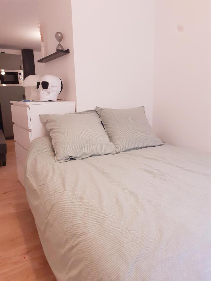 Saint-Germain-En-Laye: Grand Studio En Centre Ville A 2 Minutes Du Rer Ngoại thất bức ảnh