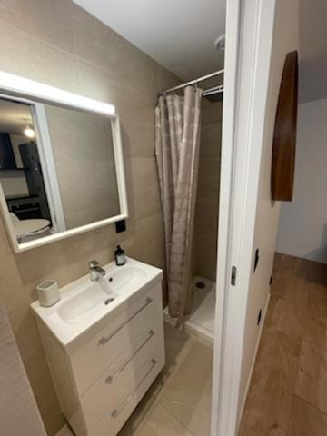 Saint-Germain-En-Laye: Grand Studio En Centre Ville A 2 Minutes Du Rer Ngoại thất bức ảnh